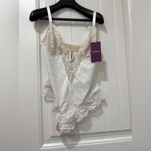 Brand new HEYSHAPE White & Cream Lace Bodysuit size S